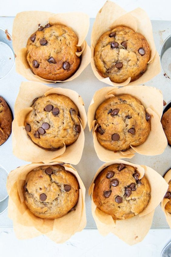 Nadýchané muffiny s čokoládovými lupienkami.