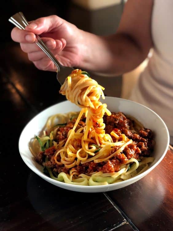 Bolonské špagety bez mäsa a len horou zeleniny, s tekvicovými špagetami.