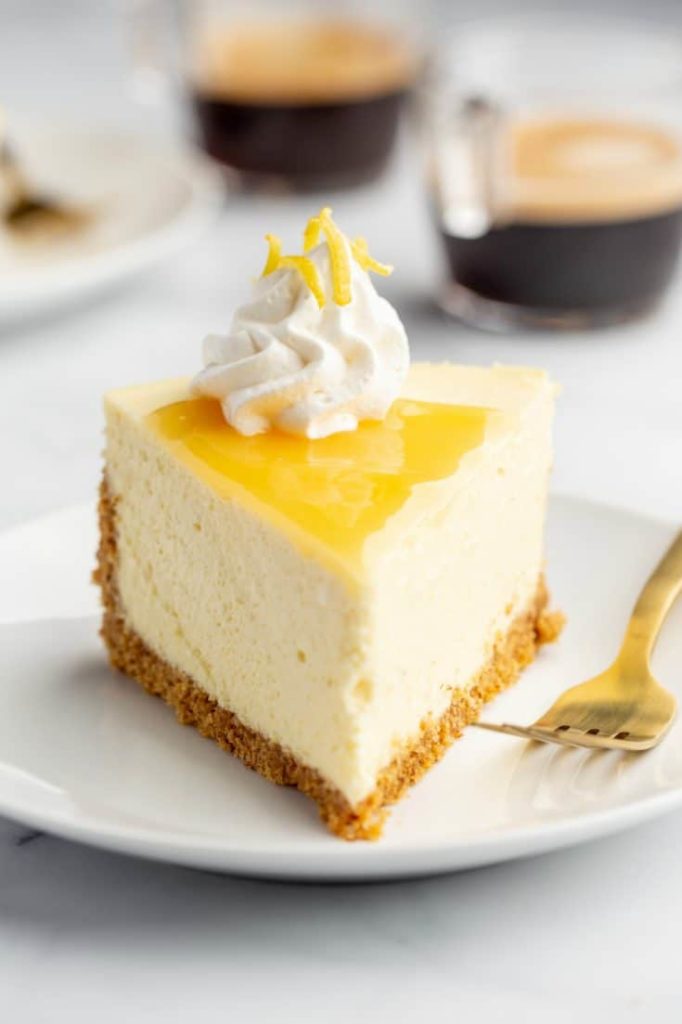 Cheesecake s citrónom a polevou.