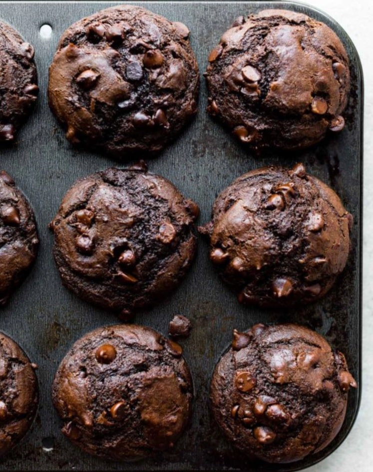 Luxusné dvojité čokoládové muffiny.