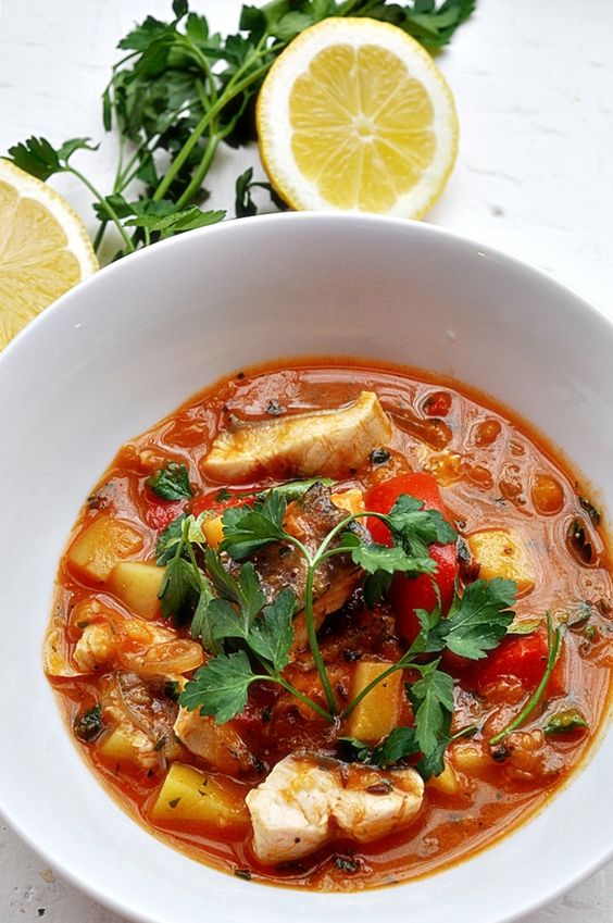 Dokonalá polievka z rýb a zeleniny s ľahko pikantným nádychom.