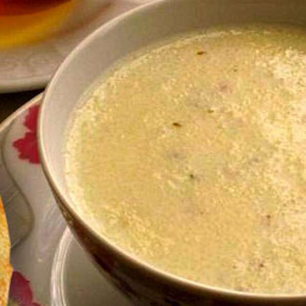 Marocká krupicová polievka s mliekom, anízovými semienkami a medom.