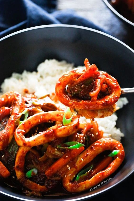 Pálivý recept na chobotnici na ázijský spôsob v sladko štipľavej omáčke.
