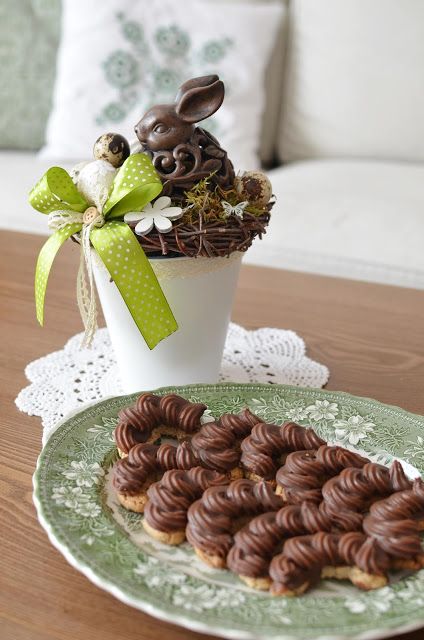 Nadýchané luxusné čokoládové pečivo zlepované jemným krémom z čokolády.