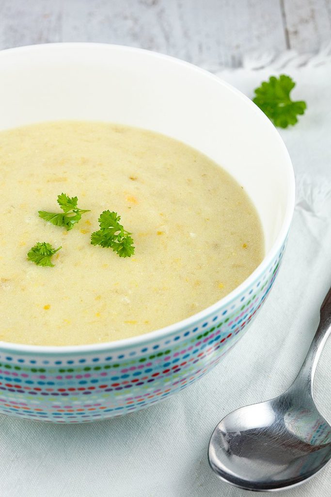 polievka so zemiakmi, syrom a zelerom