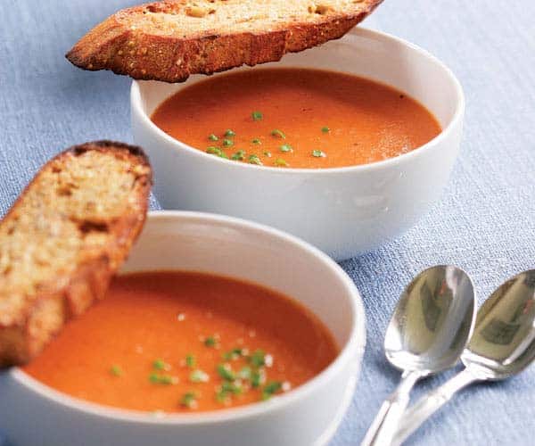 Recept na klasickú paradajkovú polievku z čerstvých paradajok.