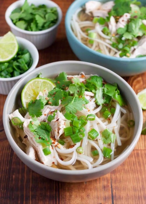 Kuracia rezancová polievka podľa vietnamskej receptúry.