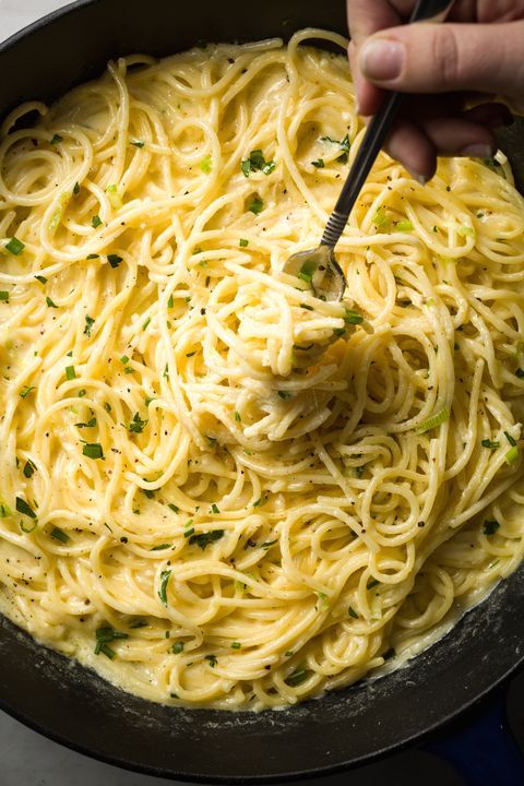 Tri druhy syra v jednej špagetovej omáčke.