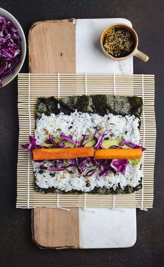 Sushi ryža na malé množstvo sushi roliek.