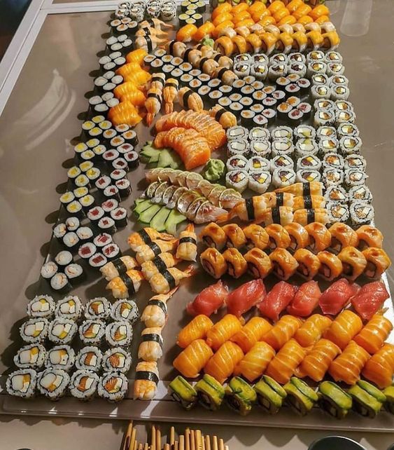 Sushi ryža na veľké množstvo sushi roliek.