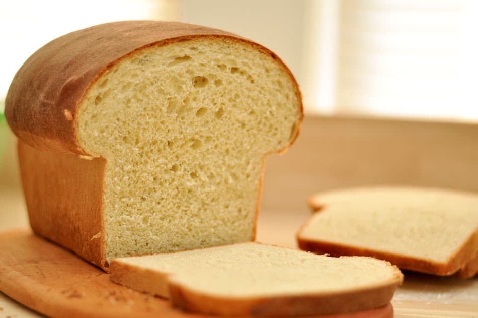 Recept na domáci biely maslový chleba.
