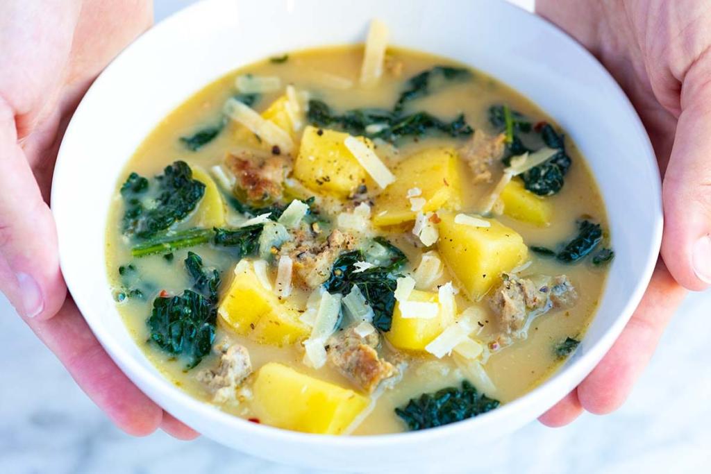 Tradičné veľkonočné menu polievka - bylinková zemiaková