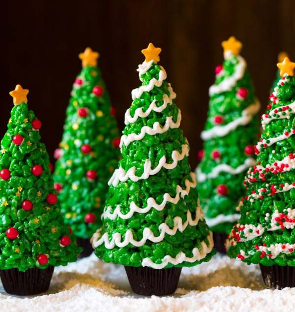Vianočné pečivo v tvare stromčekov vytvorené z burizónov.