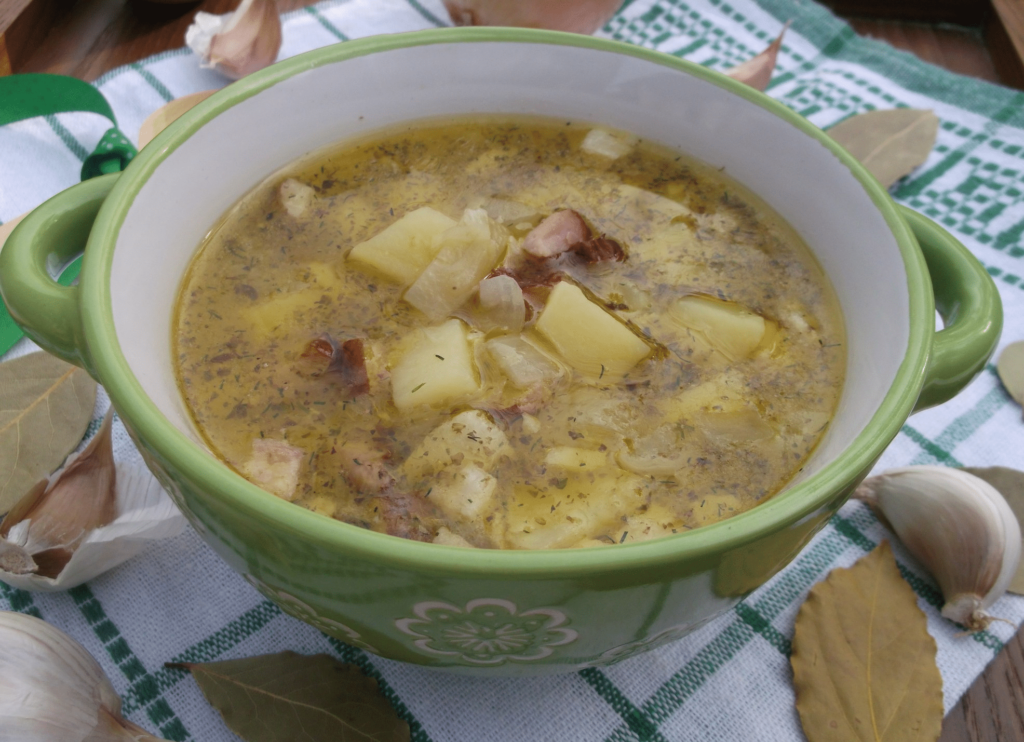 Recept na polievku zo zemiakov so sušenými hubami.